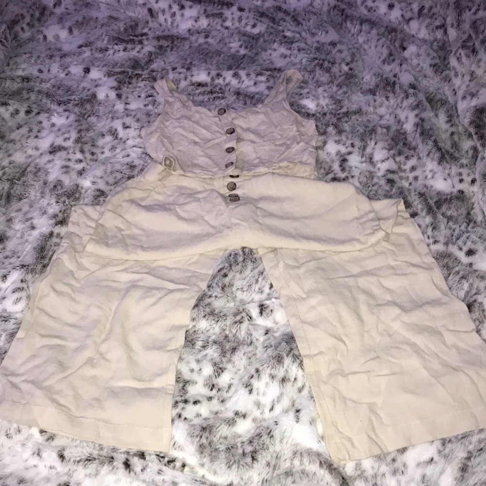 Cute walk-on the beach set